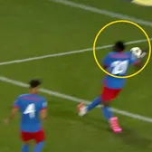 Clujenii au luat foc   FOTO.  CFR  a cerut vehement penalty  în minutul 11 cu FCSB! Doi jucători ar fi jucat mingea cu mâna!