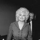 Dolly Parton și legăturile cu sportul   Celebra artistă a încetat din viață.  Concerte pe stadioane  și ținute speciale: „Mă alegeam cu ochii vineți”
