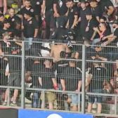 Haos la Arad   VIDEO.  Dinamoviștii  s-au bătut pe stadion  după meci! Jandarmeria a intrat peste ei » De unde a plecat scandalul