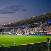 Roș-albaștri într-un oraș roș-albastru   Târgoviște, gazda perfectă pentru FCSB  cu UTA. Un teren de top și un crainic dedicat: „O onoare”