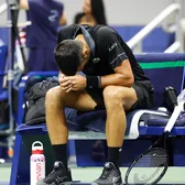 Djokovic a vomitat pe teren   FOTO.  Coșmar pentru sârb la US Open.  Nu s-a mai întâmplat asta de 20 de ani!  A izbucnit în plâns