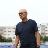 Grozavu a explodat la conferință  Abia instalat la Chindia,  amenință cu plecarea  » Replici acide cu jurnaliștii: „În România nu aveți niciun fel de educație”