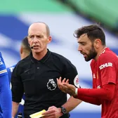 Dezvăluire incredibilă   Ce obișnuia să facă un celebru arbitru din Premier League  în timpul meciurilor