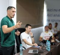 Instruire  Kovacs le-a explicat „tricolorilor” ultimele  modificări  din arbitraj, înaintea plecării spre EURO