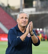 Critică arbitrajul Dan Petrescu: „Două faze de  penalty . Nu înțeleg!”