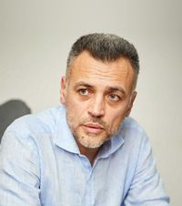 Modelul David: părinți anti-presiune Tatăl lui David Popovici spune că „ cea mai mare greșeală a părinților  e că pun presiune prea mare pe copii”