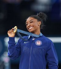 „Învățai să taci” Simone Biles, „regina” gimnasticii, și alte foste sportive atacă dur  sistemul soților Karolyi