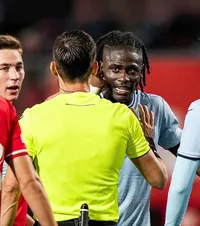 Rasism în Europa League  Loum Tchaouna,  victima  fanilor olandezi la Twente - Lazio 0-2. Ce au pățit ultrașii italieni