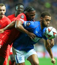 Furie pe Ibrox Park  Cum a explicat managerul lui Rangers  ieșirea bruscă de pe teren  a atacantului său. „Plângea!”