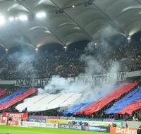 Sancțiuni după FCSB - Rapid  Jandarmeria n-a avut milă:  10.000 de euro  pentru bannerul indecent al ultrașilor FCSB. Amenzi și pentru petardele aruncate pe teren