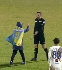 Moment uluitor la Clinceni  Un puști a intrat pe teren la Slobozia - Farul și i-a arătat  semne obscene  arbitrului Sebastian Colțescu