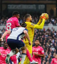 Pedepsitul e în mare formă!  Portarul naționalei Kosovo vine la București  să închidă poarta . A fost eroul lui Ipswich cu Tottenham