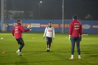 Marcaj la Stanciu Ce s-a întâmplat la ultimul  antrenament al naționalei  înaintea meciului cu Kosovo: cei 5 jucători de la FCSB s-au „lipit” de căpitanul dorit de campioană