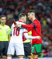 Scandal în Polonia  Doi fotbaliștii ai naționalei, criticați după ce s-au pozat cu Cristiano Ronaldo: „Chiar nu mai avem  onoare ?”