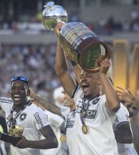 Marea surpriză carioca  Botafogo a cucerit în premieră Copa Libertadores, după o finală 100% braziliană cu Atletico Mineiro.  A jucat in 10  tot meciul!