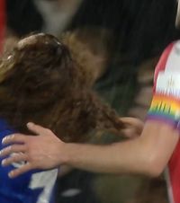 L-a tras de păr!  Un jucător de la Southampton a văzut direct  cartonașul roșu  în meciul cu Chelsea, după un duel cu Marc Cucurella