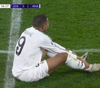 Mbappe s-a accidentat  Probleme pentru starul lui Real Madrid! Schimbat după  doar 36 de minute  în partida cu Atalanta