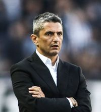 Lucescu jr., curtat de granzi   Tehnicianul român , pe lista unei formații de Europa League pe care a antrenat-o și tatăl său