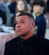 „Caen nu e jucăria ta” Patronul Kylian Mbappe,  criticat de fani  după ce l-a demis pe omul care a petrecut 23 de ani la club