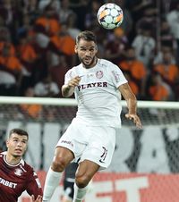 Talentele lui Petrescu  Tachtsidis a numit cei doi colegi de la CFR Cluj care pot ajunge să evolueze în  Liga Campionilor