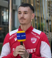 Media day la Dinamo   VIDEO   Raul Opruț , „corespondentul” GOLAZO.ro din cantonamentul „câinilor”: și-a pus colegii în dificultate, dar Kopic i-a dat KO