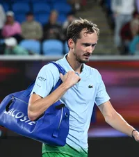 Eliminat după 5 ore   Daniil Medvedev, învins de  un puști de 19 ani  în turul doi de la Australian Open 2025 + Rezultatele zilei la masculin