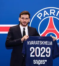 Oficial Kvicha Kvaratskhelia  a semnat cu PSG  cu contract valabil până în 2029 