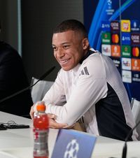 Explicațiile lui Mbappe  De ce a început cu stângul la Real Madrid: „Nu puteam să spun « pasează-mi, asta e echipa mea! »”