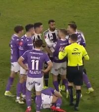 Faza care a declanșat scandalul Rapid a cerut penalty, arbitrul n-a dat nimic! Indicațiile lui Vassaras,  ce spune regulamentul  + verdictul specialistului: „S-a creat o confuzie!”