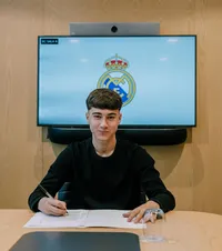 Un român la Real Madrid! Eduardo Corlat, internațional U16, a semnat primul său  contract profesionist  cu campioana Europei: „Sunt foarte fericit”