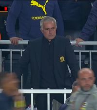 Mourinho, suspendare redusă  Antrenorul lui Fenerbahce a primit  doar 2 etape  la apel, iar una a efectuat-o deja