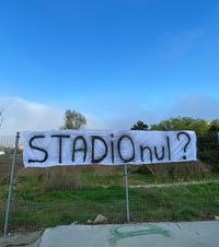 „Demonstrați că vă pasă de Farul” Fanii „marinarilor” au împânzit orașul cu bannere pentru  noul stadion:  „Promisiuni deșarte, minciuni repetate”