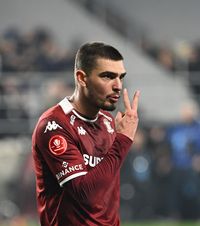Pe cine mizează Ciobotariu  Fundașul știe cine va marca în meciul cu  Dinamo : „Atitudinea asta de luptător ar trebui să o aibă toată lumea”