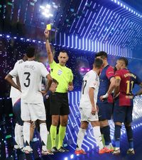 Revoluție AI în fotbal Spaniolii vor ca  arbitrii să fie aleși de inteligența artificială:  promovări, retrogradări, delegări la jocuri