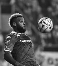 Aaron Boupendza a murit! Federația de Fotbal din Gabon  a confirmat decesul . Fostul jucător de la Rapid a căzut de la etajul 11 al unei clădiri