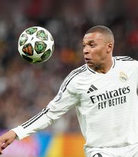 Înfrângerea lui Mbappe Analiză GOLAZO.ro. A plecat la Real  pentru a câștiga Liga , dar PSG ar putea cuceri trofeul fără el: „Se irosește”