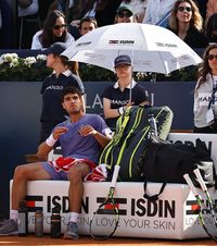 Moment superb la Barcelona  Alessandra Bonhomi, primul   copil de mingi cu sindromul Down  la un turneu ATP. S-a achitat cu brio de sarcini la partida Alcaraz-Fils