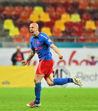 Chiricheș revine în apărare   „Mijlocașul” FCSB-ului va fi folosit pe poziția sa de bază în meciul cu   Rapid : „O să joace fundaș central”