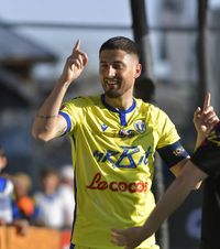 Supergol la Ploiești    FOTO.   Gicu Grozav a înscris dintr-un   unghi incredibil