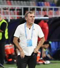  „Louis? Sper să fie obosit”😁    Gică Hagi,  îngrijorat înaintea duelului cu CFR Cluj din semifinala Cupei României: „Greu, dar nu imposibil”