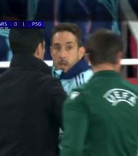 Tensiuni la Arsenal - PSG    FOTO:   Arteta,   nevoit să-l împingă  pe antrenorul de faze fixe de la Arsenal pentru a-l calma » Ce s-a întâmplat