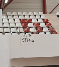 Campioană și la ironii  Banner-ul afișat de fanii lui Dinamo, după ce   Steaua a retrogradat