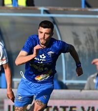 Ghinionistul de serviciu   Jucătorul de la Gloria Buzău a ajuns la trei   retrogradări consecutive:  „Îți vine să nu mai auzi niciodată de fotbal”