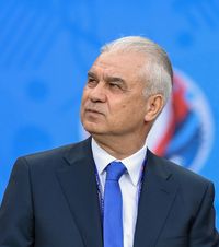 Anghel Iordănescu a împlinit 75 de ani    Mesajul lui Edi  pentru tatăl său: „O zi specială. Tu ești totul meu”