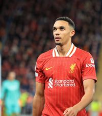 Oficial: Alexander-Arnold pleacă  Fundașul lui Liverpool   va părăsi clubul  la finalul sezonului: „Cea mai grea decizie” » Cât de aproape e de Real Madrid