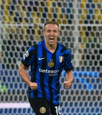 „Am amețit și vedeam totul negru”  Davide Frattesi, dezvăluiri despre momentele de după   golul decisiv cu Barcelona : „Sunt norocos că am reușit să termin meciul”