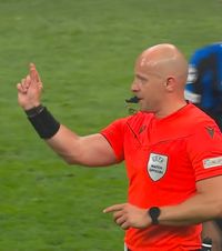 Grădinescu, derapaj vulgar  Reacția   grosolană  a comentatorului după un penalty refuzat Barcelonei: „Atâta să ți se facă, Marciniak!”
