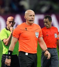 „E ridicol!”  Doi foști arbitri spanioli disecă, pentru   GOLAZO.ro  , Inter - Barcelona: „Nu pot să înțeleg cum   UEFA continuă să îl răsfețe”