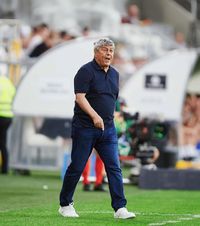 „Un meci deosebit”  Mircea Lucescu a urmărit Inter - Barcelona și știe cine va câștiga   Liga Campionilor : „E la un nivel remarcabil” 