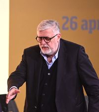 „Nu-i mic, admit”  Cum justifică Gino Iorgulescu salariul de   33.000 de euro  de la LPF: „Ce vă mai place să numărați banii altora!”